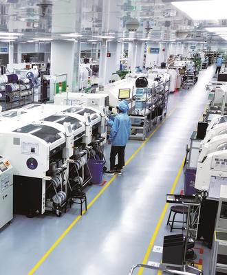 生產(chǎn)線忙碌運(yùn)轉(zhuǎn)